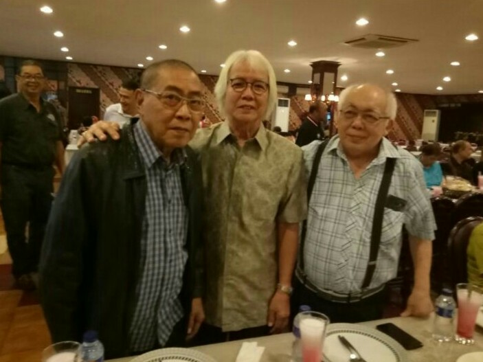 Almarhum Derek Madradi (kiri) bersama Benny Hidajat dan Edy Lukita. (foto : bs) 