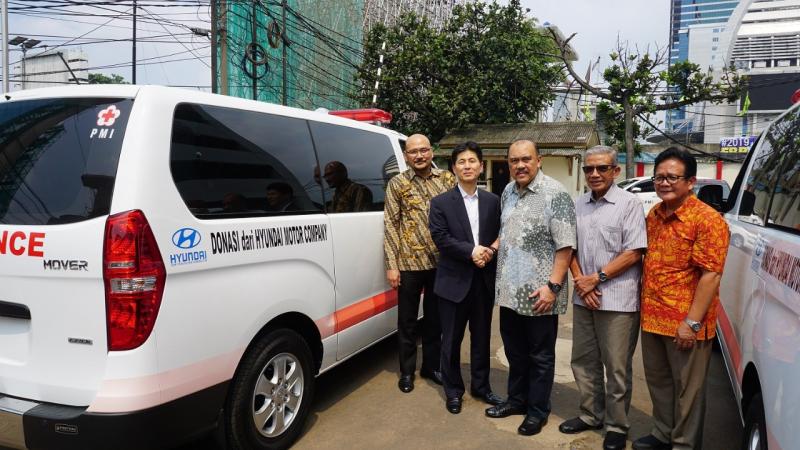 Hyundai Donasikan Dua Unit Starex Mover Ambulance untuk Bencana Sulawesi Tengah