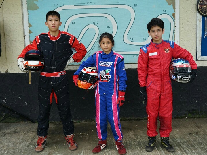 Dari kiri : Ethan Ojong, Kimberly Vinzi Naindralova dan Kimiko Priya. (foto : Eberhard)