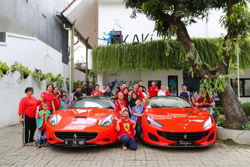 Selain kegiatan amal, FOCI juga melakukan kegiatan Ferrari Fun Rides untuk anak-anak di YKAKI. 
