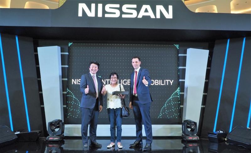 Nissan Berikan Apresiasi Pemesan Pertama All New Livina di Bandung