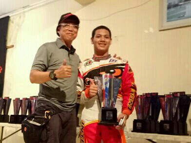 Muhammad Harits dan sang ayah, Teguh Imanto berharap bisa podium di KF1 Singapura. (foto : bs)