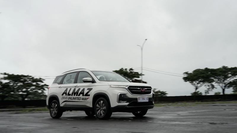 SUV Wuling Almaz Mulai Menyapa Warga Kota Makassar