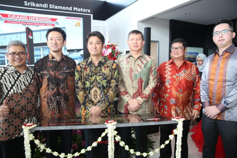 Peresmian outlet resmi Mitsubishi Pondok Cabe Tangsel milik PT Srikandi Diamond Motors 