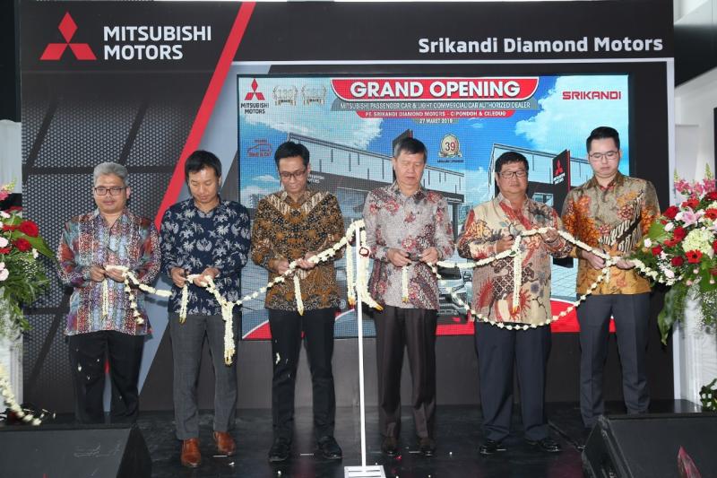 PT MMKSI berkomitmen untuk menghadirkan jaringan diler resmi kendaraan penumpang dan niaga ringan Mitsubishi lebih dekat dengan konsumen di seluruh Indonesia. 