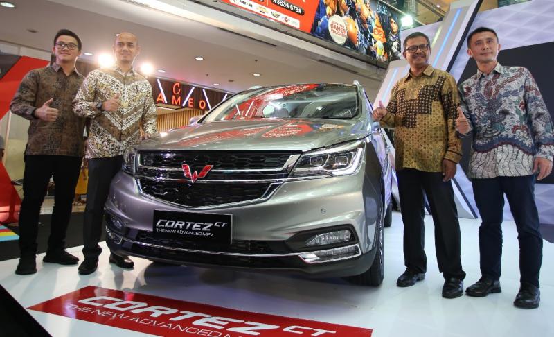 Jajaran Manajemen Wuling Motors dan PT Arista Jaya Lestari dalam Peluncuran Cortez CT di Medan. (ist) 