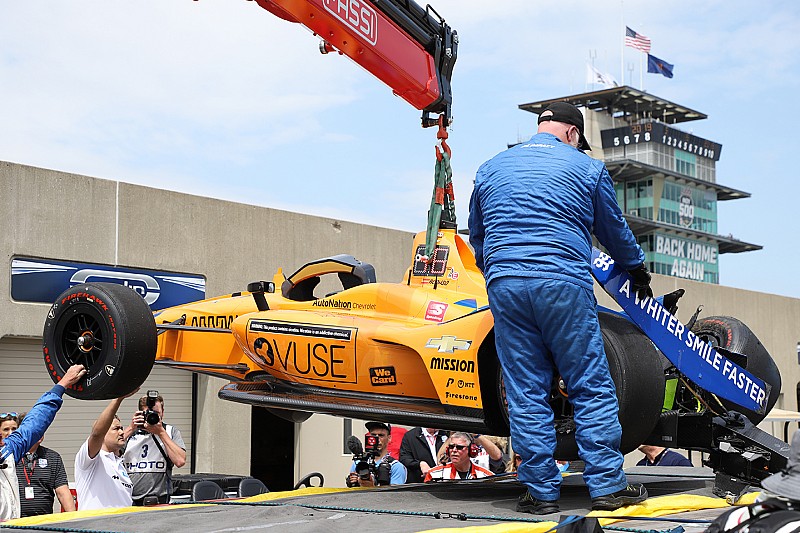Kondisi mobil Fernando Alonso pasca kecelakaan di sesi latihan Indy 500 (ist)