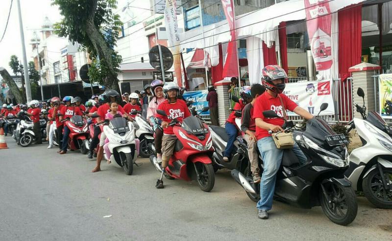 Peserta bersiap start JJS Ramadan keliling kota Padang. (foto : ende) 