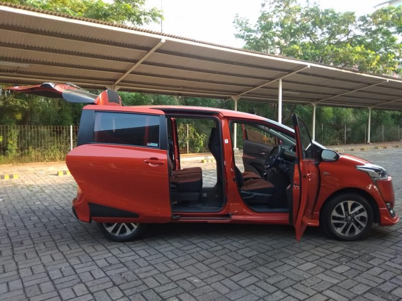 Point of uniqueness dari Toyota Sienta adalah pintu penumpang yang menerapkan model automatic sliding door yang dapat menggeser secara otomatis. (anto) 