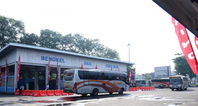 ilustrasi: Salah Satu Posko Mudik Hino di  Terminal Tirtonadi Surakarta pada 2018. (dok. Hino) 