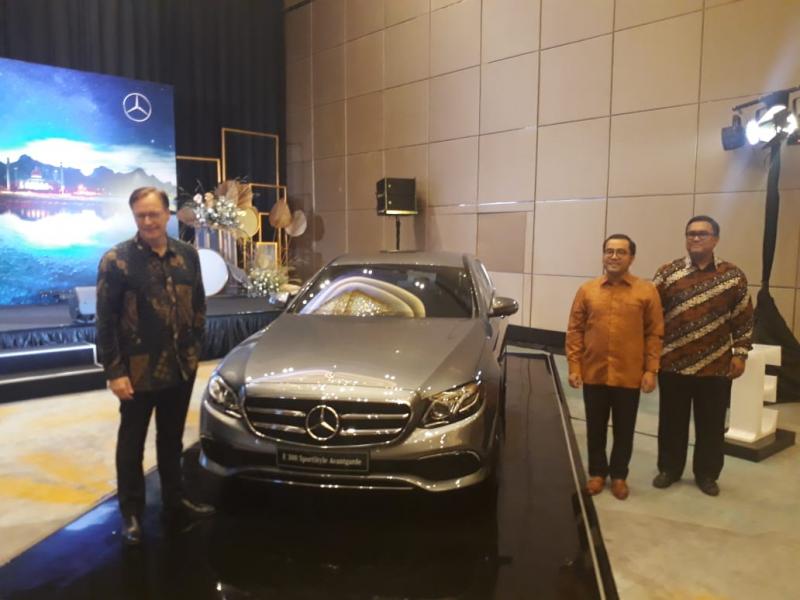 Mercedes Benz Distribution Indonesia (MBDI) merilis dua model sekaligus Mercedes Benz E 200 Avantgarde dan E 300 SportStyle Avantgarde