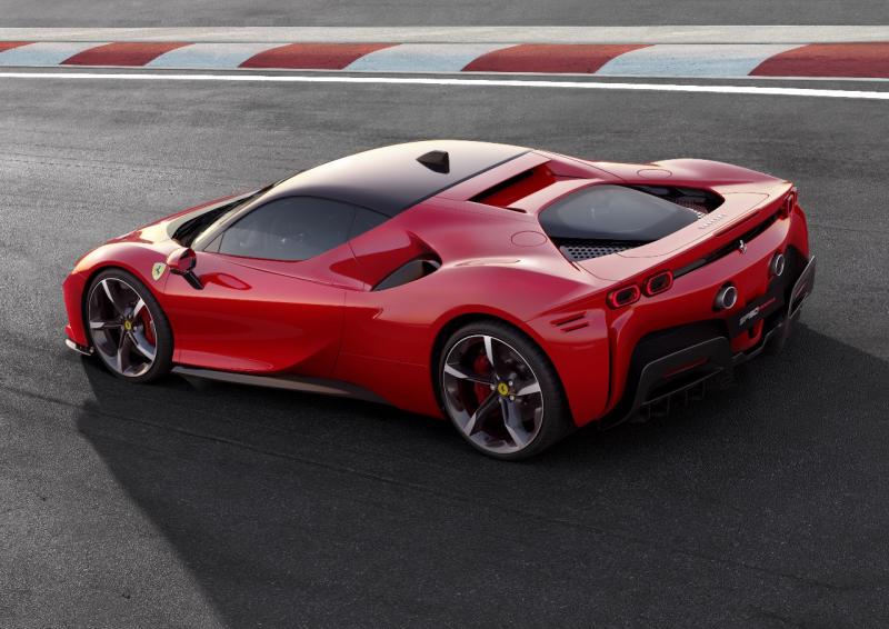 The SF90  Stradale Model Pertama Ferrari  dengan Teknologi 