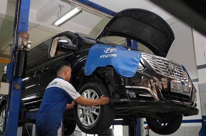 Pemeriksaan yang perlu bantuan bengkel resmi Hyundai seperti kondisi sistem bahan bakar, kinerja pengapian, fungsi penerangan hingga kaki-kaki. (Hyundaiid).