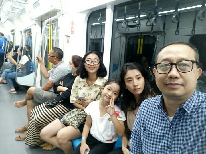 Warga antusias naik MRT mengisi liburan Lebaran tahun ini