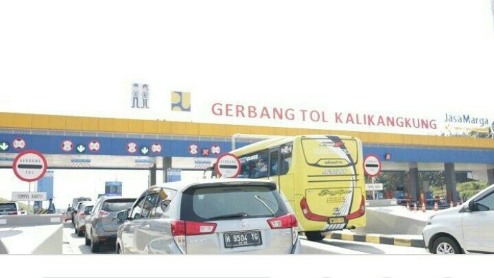 Gerbang Tol Kalikangkung Semarang jadi tempat start sistem one way arus balik Jakarta  mulai Jumat hari ini