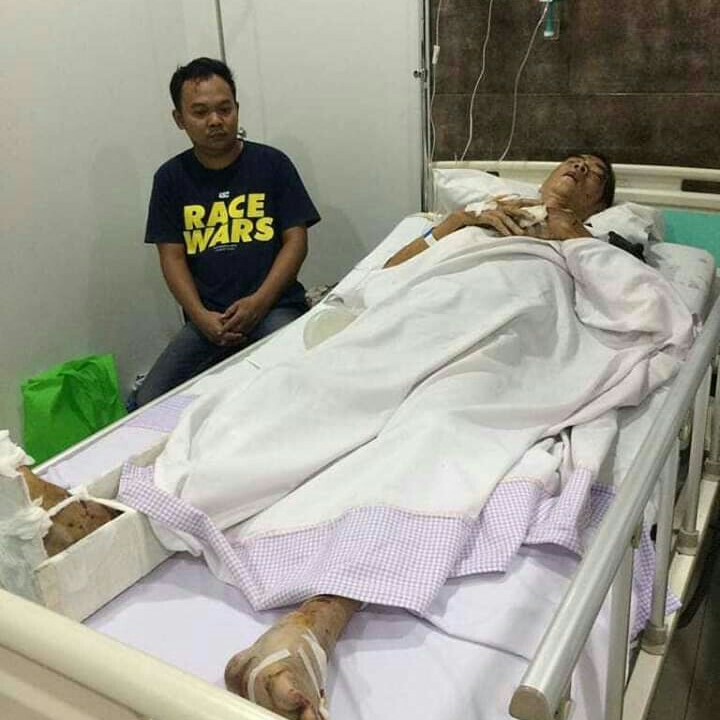 Ari Bunanto, masih dirawat di rumah sakit saat dijenguk Fabrianus Balank mantan pembalap nasional. (foto : fb fabrianus) 