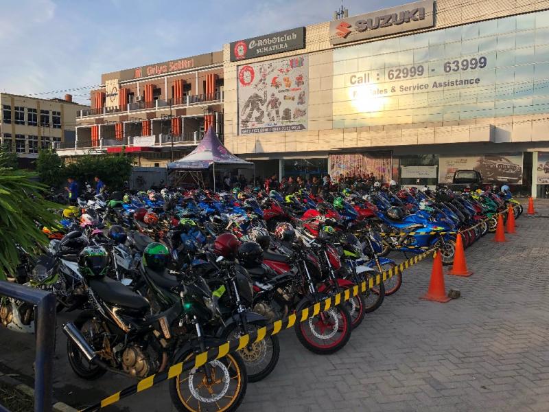 Ratusan Motor Suzuki Banjiri Jalanan Kota Pekabaru