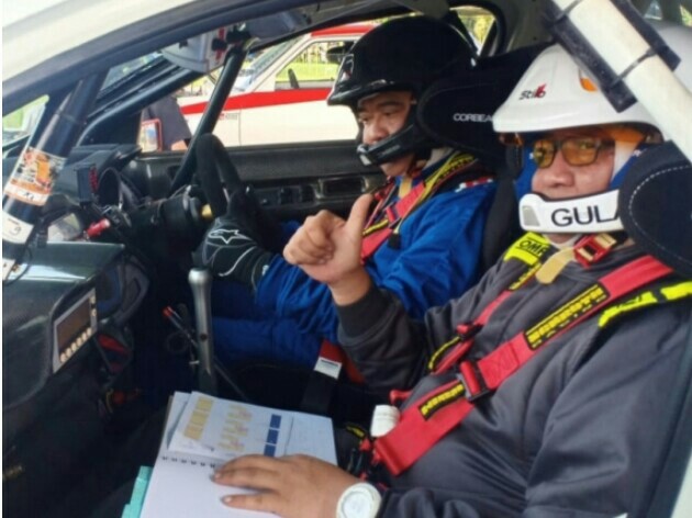 Edwyn Djaya dengan navigator Gulam lakukan survei di Rambong Sialang hari ini. (foto : racing4net)