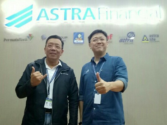 Gunawan Salim (kanan) dan Rudy Chen dari PT Asuransi Astra. (foto : bs) 