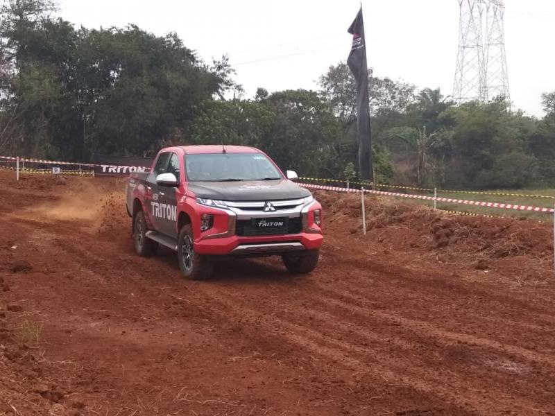 Kehandalan Mitsubishi New Triton Dibuktikan Legenda Reli Dakar