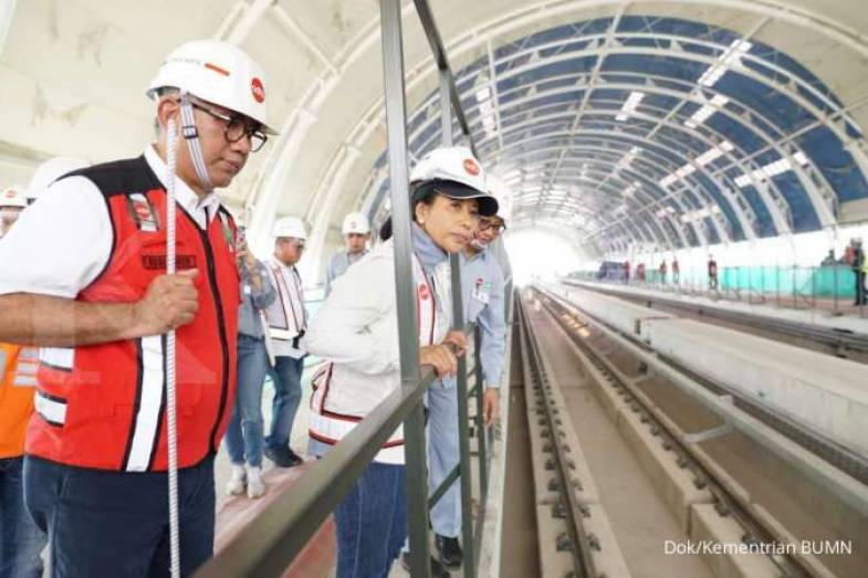 Menteri BUMN Rini Soemarno optimistis LRT Cawang-Cibubur bisa selesai sesuai target dan pihaknya akan terus berkoordinasi dengan Kemenhub untuk izin dan sertifikatnya. (dok. Kementerian BUMN) 