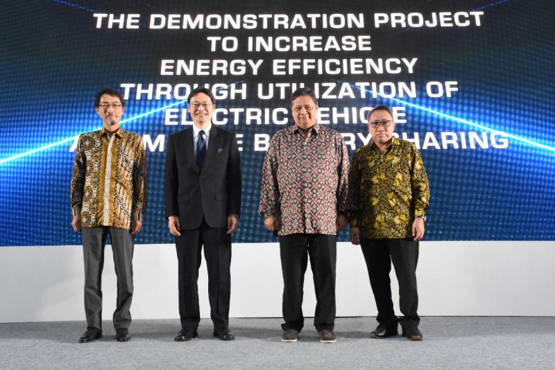 Kementerian Perindustrian bersama New Energy and Industrial Technology Development Organization (NEDO) melakukan sinergi untuk proyek percontohan motor listrik di Bandung dan Bali