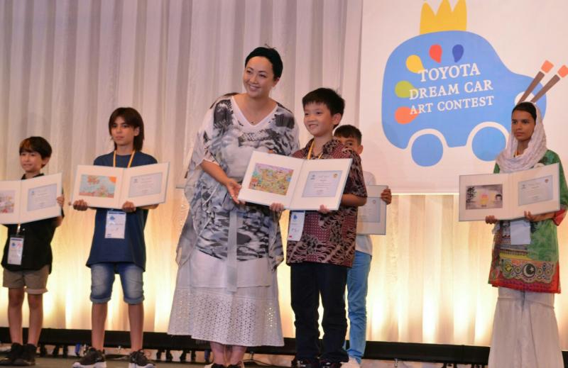 Damion Deven terima medali emas Toyota Dream Car Art Contest di Jepang