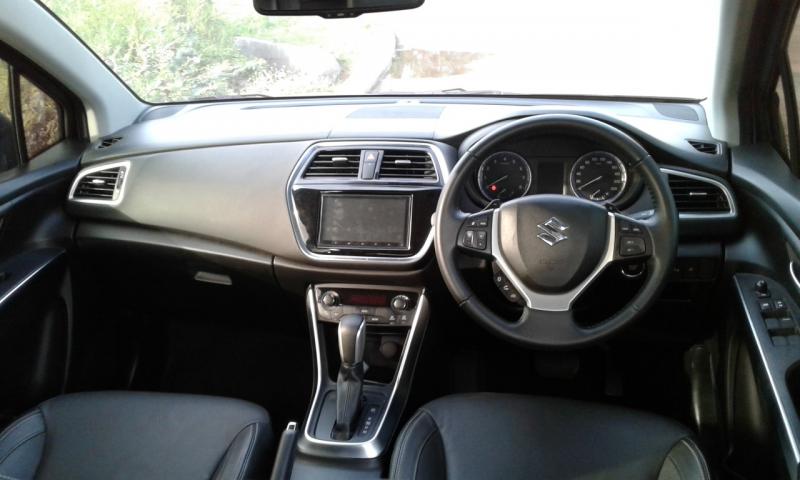 Singkat kata, New Suzuki SX4 S-Cross cocok untuk berkendara dalam dan luar kota, kabinnya bikin betah. (anto)