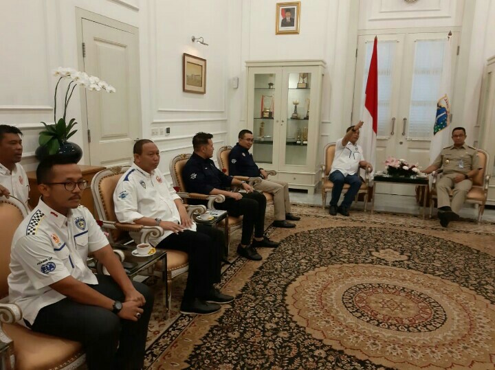 Pengurus IMI Pusat dan IMI Provinsi DKI audensi dengan Gubernur DKI Anies Baswedan di Balaikota Jakarta hari ini