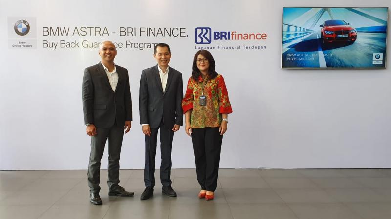 BRI Finance Dukung Program Jaminan Beli Kembali BMW Seri 3 di BMW Astra