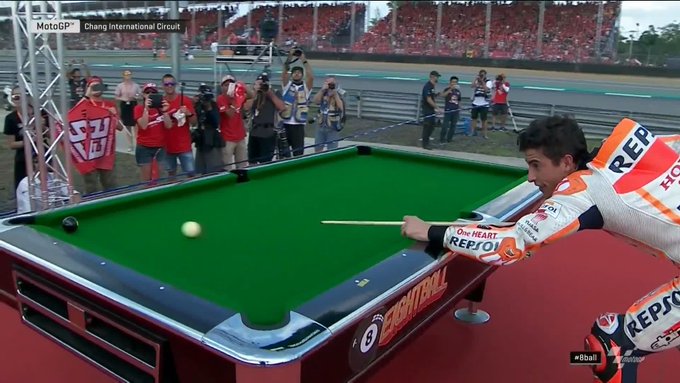 Sodok bola 8, pertanda gelar dunia ke-8 Marc Marquez di GP Thailand. (Foto: crash)