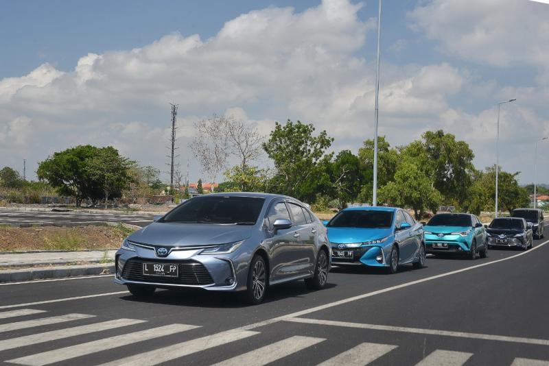 Line Up mobil Hybrid Electric Vehicle (HEV) Toyota untuk pertama kalinya dites dengan rute jarak jauh 