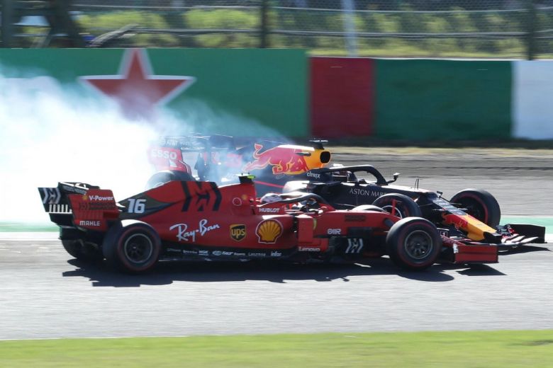 Insiden Max Verstappen vs Charles Leclerc di lap pembuka GP Jepang, awal kegagalan Honda di kandang sendiri. (Foto: thestraittimes)
