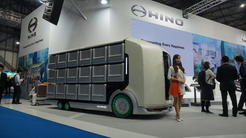 Hino FlatFormer yang sudah dipasangkan bodi multiguna, tampil perdana di Tokyo Motor Show 2019. (dok. HMSI) 