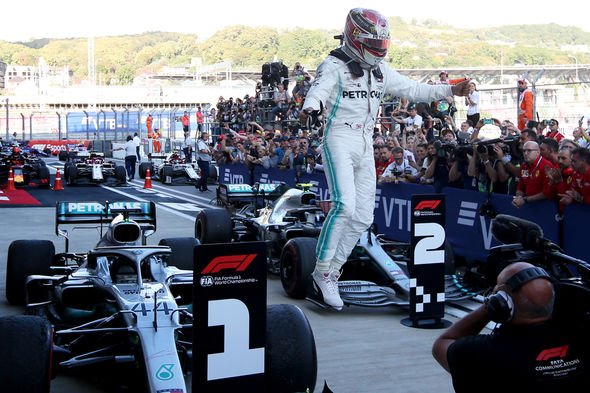 Lewis Hamilton (Inggris/Mercedes), satu gelar lagi mengejar rekor Michael Schumacher. (Foto: express)