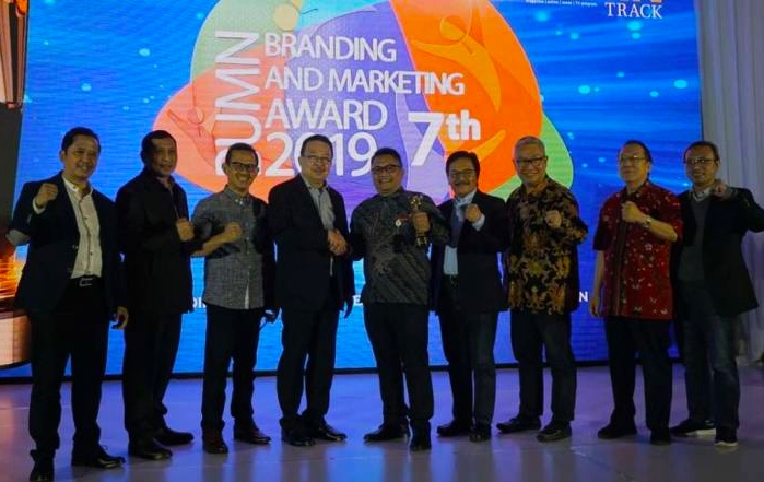 Penghargaan diterima langsung oleh Corporate Secretary PT Pertamina Lubricants, Iwan Ridwan Faisal di Jakarta (5/11/2019). (ist)  