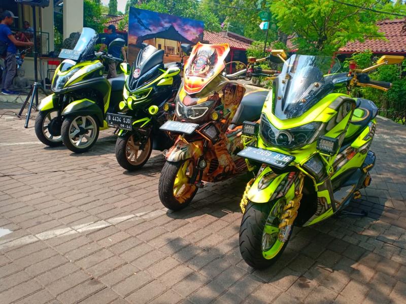 Total ada delapan motor yang dipajang, didominasi tunggangan andalan dari member NMax Custom Club (NCC) dan Max Predator Jakarta. (foto: Iwan).