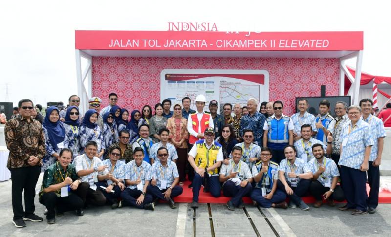 Jokowi Resmikan Jalan Tol Layang Jakarta-Cikampek