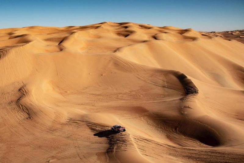 Salah satu landskap SS11 berjarak 744 km di gurun pasir Arab Saudi, navigasi menjadi kunci mencapai finish. (Foto: dakar)