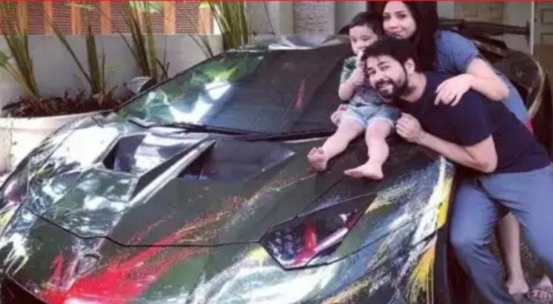 Raffi Ahmad, Nagita Slavina, Rafatar dan Lamborghini Aventador kesayangan. (Foto : instagram)
