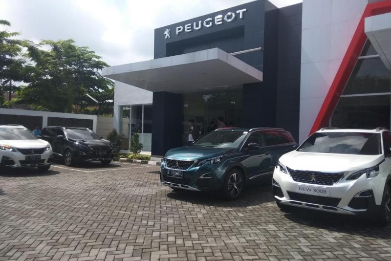 Dealer Peugeot Solo yang telah hadir sejak Bulan Mei 2019 lalu ini beralamat di JL. Adi Sucipto no. 135C, Jajar, Laweyan, Surakarta, Jawa Tengah. (anto) 