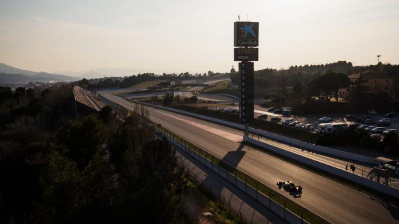 Trek lurus Sirkuit Barcelona, area ideal menguji power dan top speed mobil-mobil F1 spek 2020. (Foto: f1)