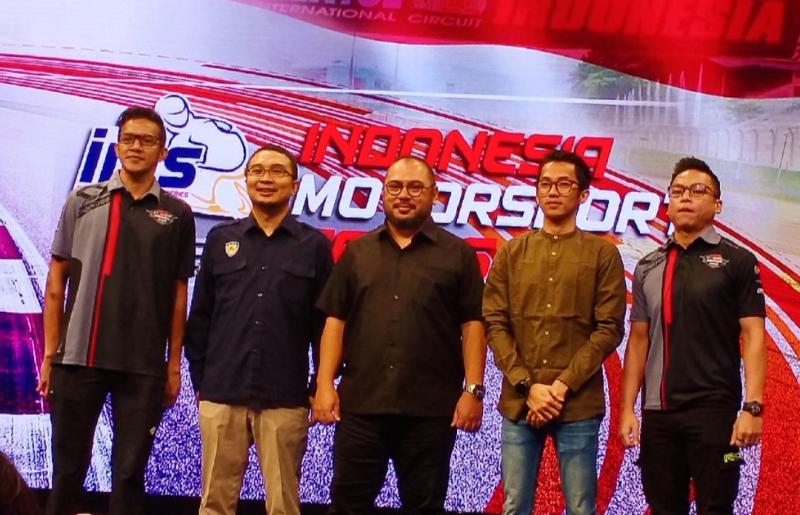 Rey Ratukore, Eric Saputra dan Aji Trilaksana mewakili pembalap pada launching IMS 2020 di Jakarta hari ini. (Foto : bs)