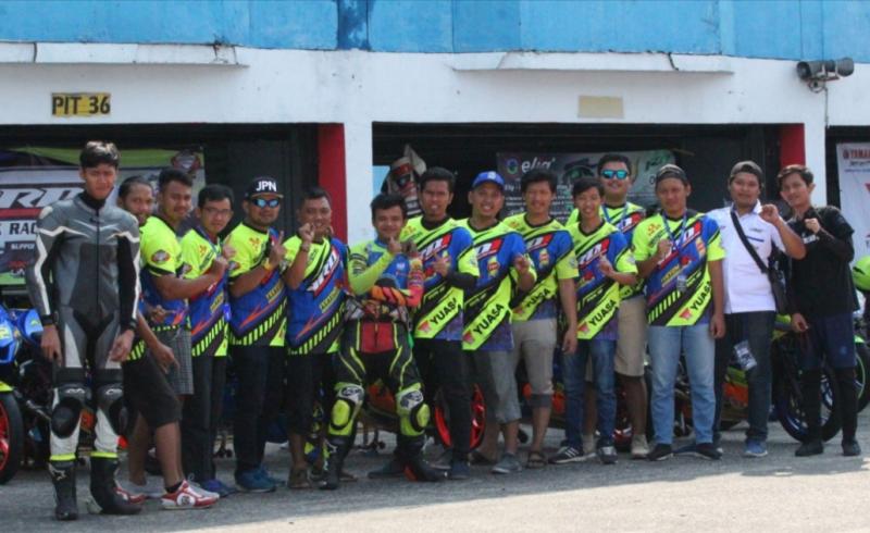Tim YROI Batik Yuasa Proliner RS195 Garage tampil di event balap motor Indoclub