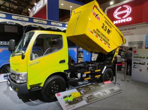 Hino Dutro Truk Mini Compactor Pertama di Indonesia, Angkutan Sampah Inovatif