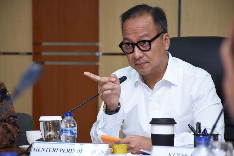 Agus Gumiwang Kartasasmita, Menteri Perindustrian serukan pelaku industri membantu tanggulangi covid 19