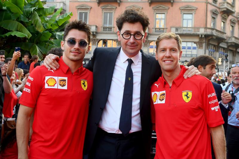 Sebastian Vettel(kiri)  bersama Mattia Binotto dan Charles Leclerc - dua figur penentu kursinya di Ferrari 2021. (Foto: scuderiaferrari)