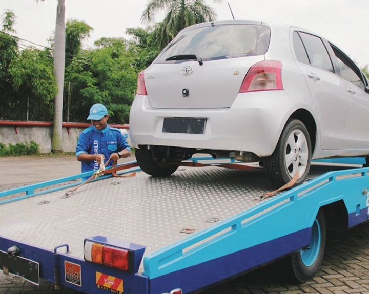 Layanan Emergency Road Assistance (ERA) Auto2000 akan membuat urusan mobil Toyota anda lebih mudah. (foto: AstraWorld) 