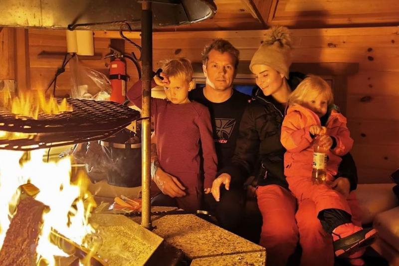 Kimi Raikkonen dan keluarga, terapkan #StayAtHome di utara Finlandia. (Foto: f1)