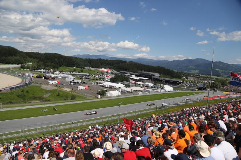 Semarak GP Austria tahun lalu, tahun ini terpaksa mengosongkan tribun. (Foto: f1experiences)
